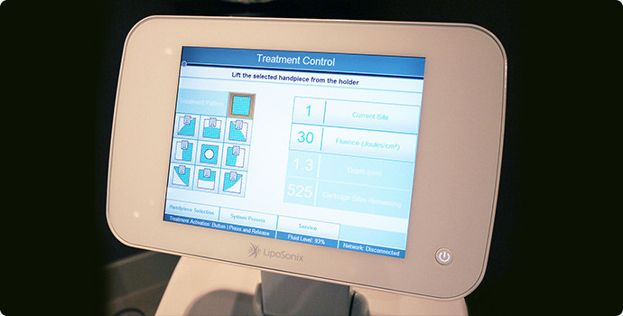 认准仪器外观以及治疗界面与屏幕下方的liposonix标识,请在正规医疗