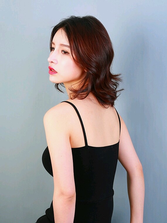 不少人为了改变自己,她们会进行性眼部手术,想