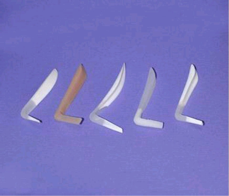 隆鼻硅胶假体容易透光吗?