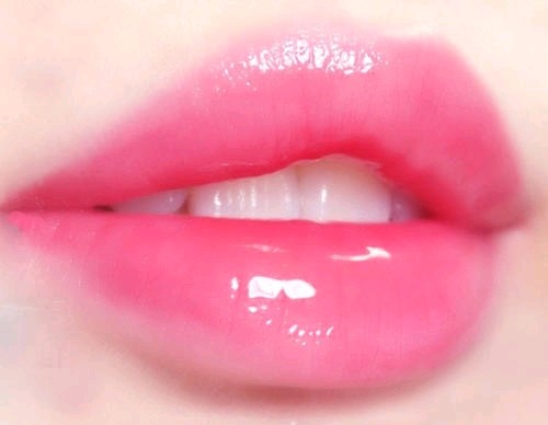 首页 此页面仅支持预览 Avatar 林春华 131篇日记 花瓣唇辣眼睛 唇部美学应该是这样打开的嘴唇形状形似花瓣 又称之为花瓣唇 听上去很美 但是不少人辣眼睛 这样的嘴唇真的好看吗 大众审美中真的接受不少了这样的嘴唇 嘴巴是五官中最性感的部位