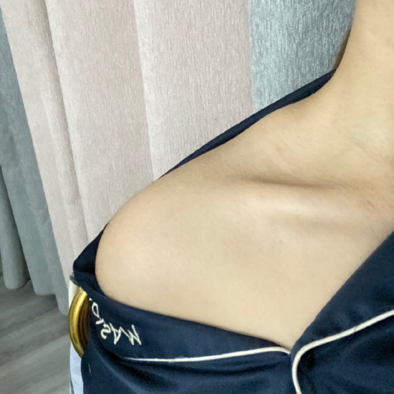 打完瘦肩针两个月之后一使劲肩膀会凸起一个硬块是怎么回事