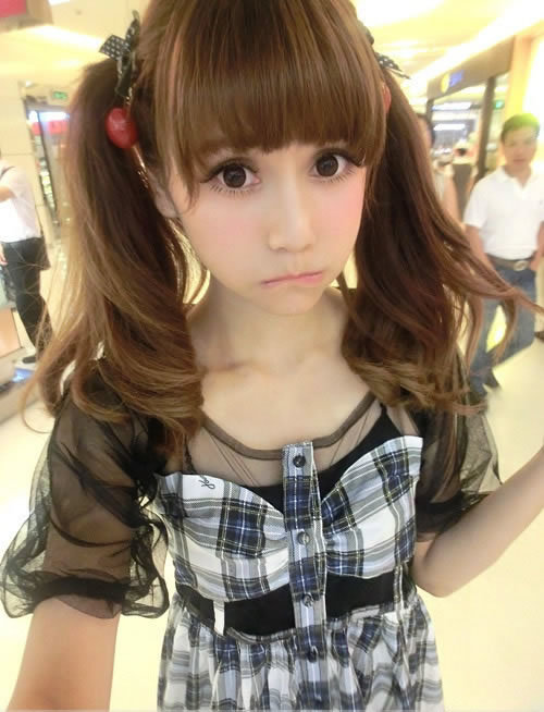 我挺喜欢何苗的~她算是网红里面可爱风格的,虽然