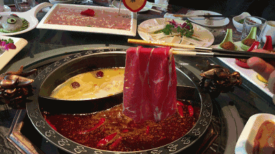 transparent;position:relative;font-weight:700;"假如吃一顿火锅