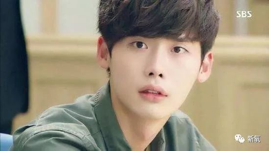 不止是女明星,男明星也有单眼皮帅的很出彩的.单眼皮的骄傲刘雯.