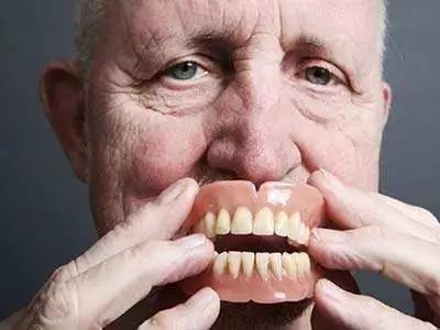 原来牙龈萎缩最可怕!牙龈萎缩了怎么办?很多人