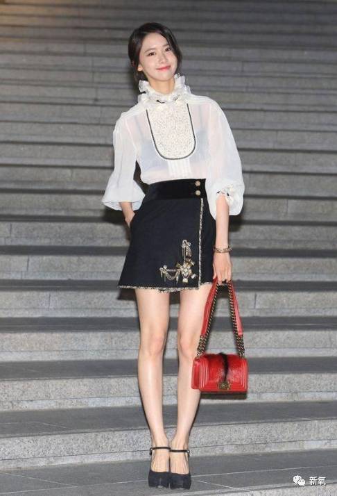 脸已经这么好看了··· 腿就不要计较了吧