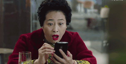 在电视剧里还谈起了黄昏恋.因为表情活灵活现,还被做成了表情包.