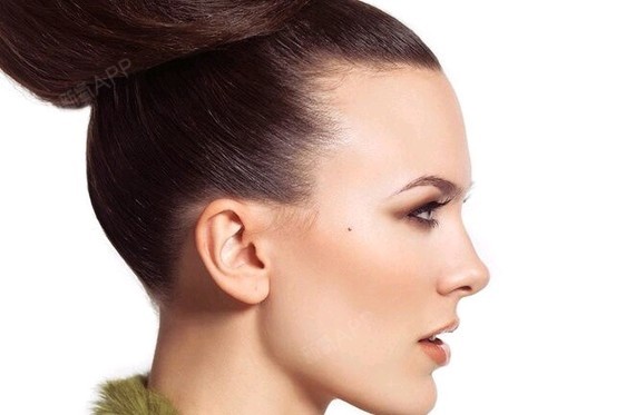 下巴是下颌骨的一处骨质突起,也叫做"下颏(kē)",是人类所独有的,其他