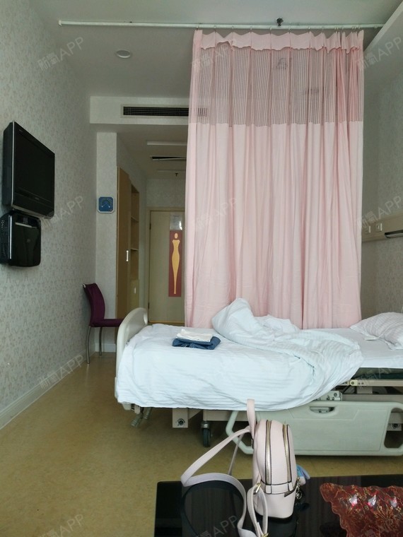 9月12号来的医院,在护士姐姐的带领下来到了病房,房间很不错,干净