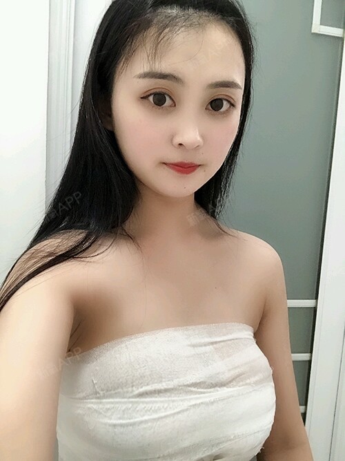 少女18岁丰胸图片