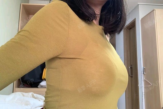 胸部非常的饱满,我太喜欢了,摸的时候胸胸软软的.