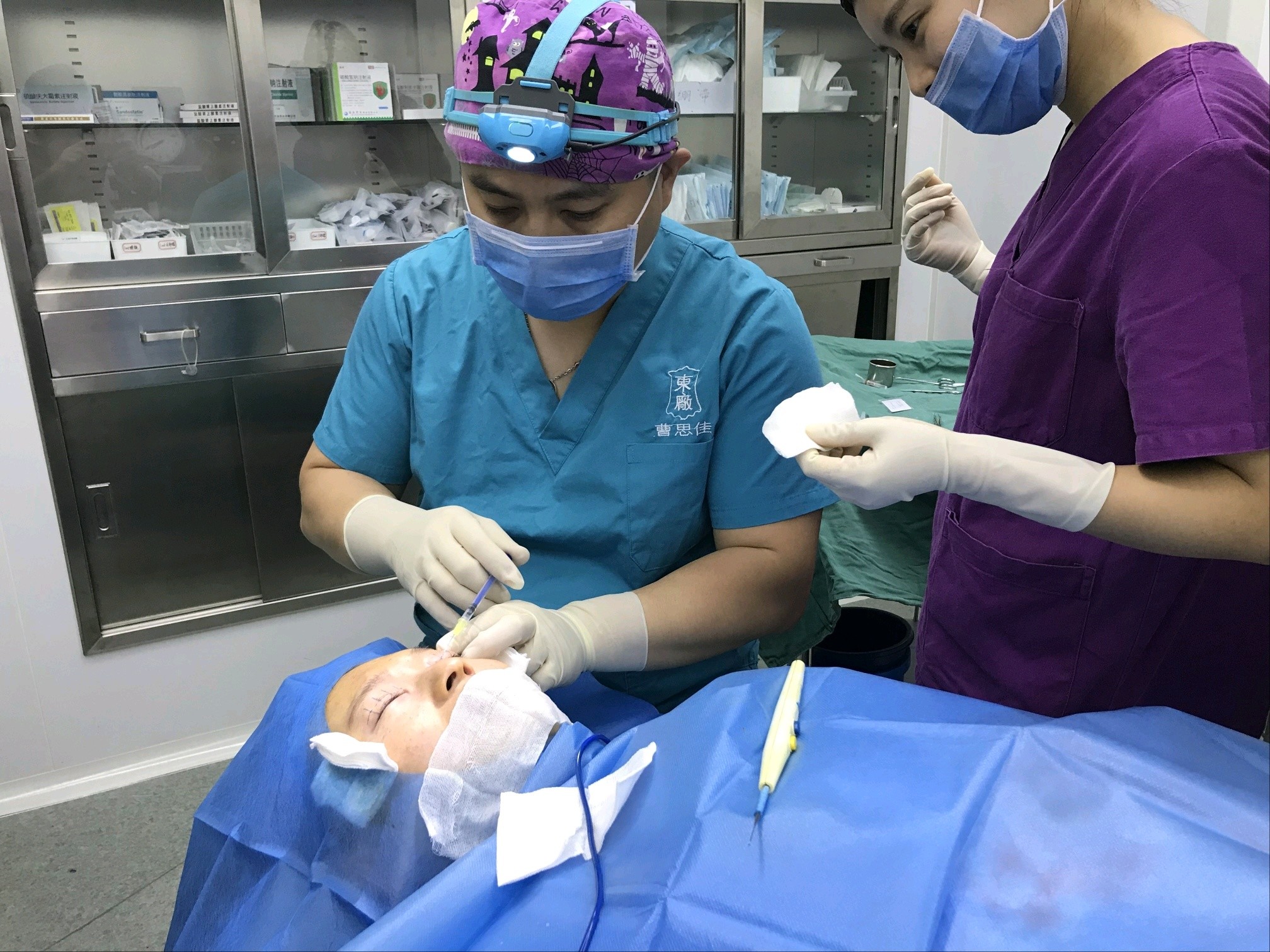 这个割完双眼皮的护士小姐姐术后像周迅?