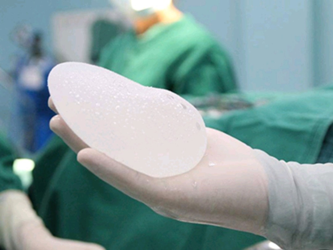 一招教你隆胸后手感好到老公都不知道?