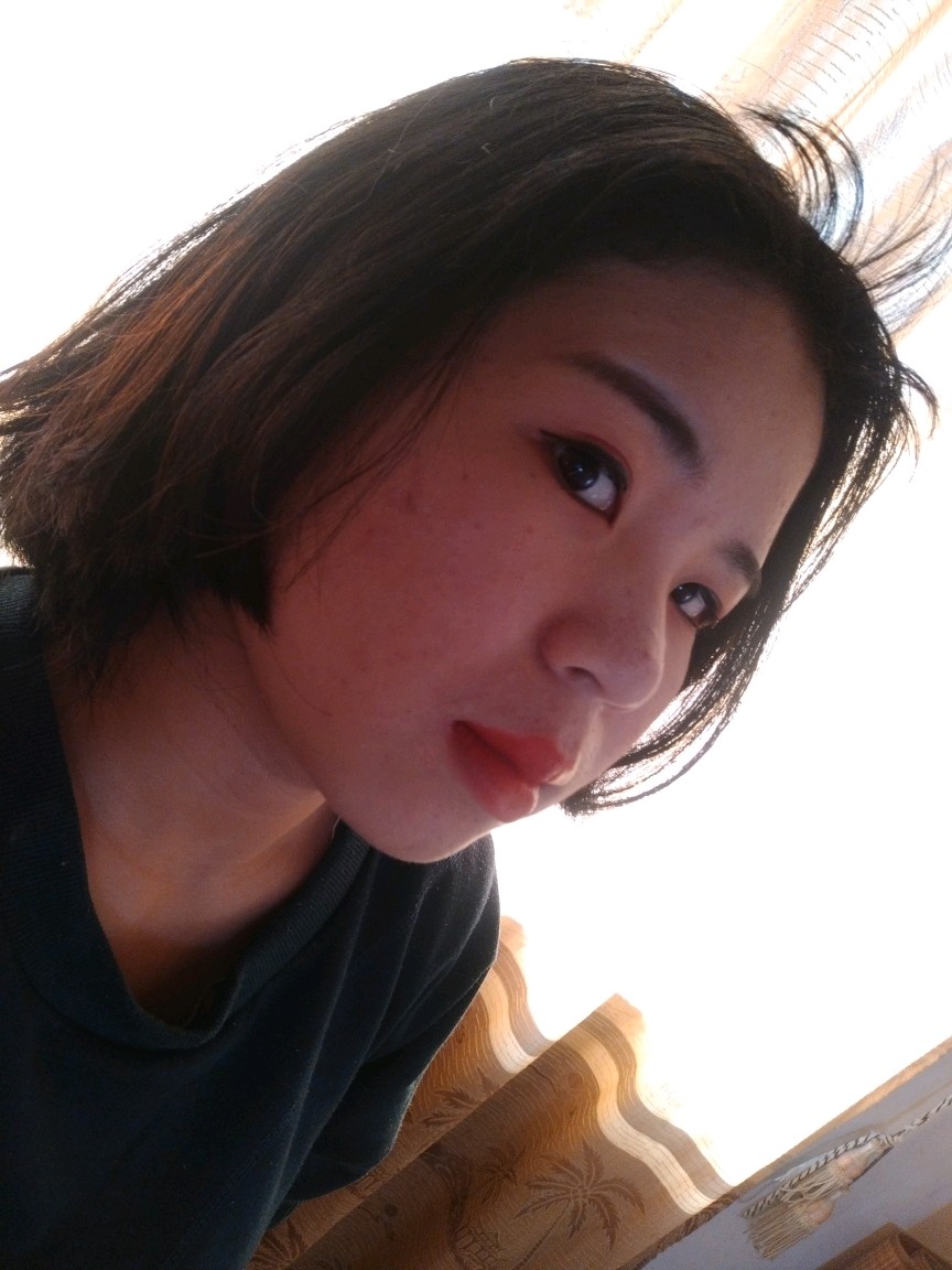 脸大五官小,我还不会化妆,现在在学习中.