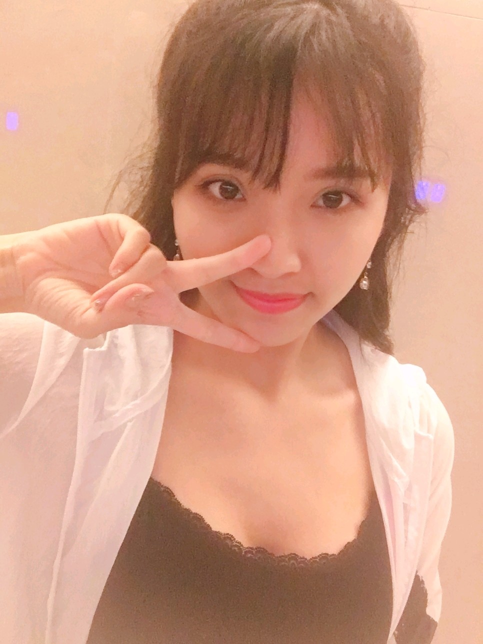 倘若是个连正反面都分不清的姑娘,面对大胸深深的恶意,扎心的不止是