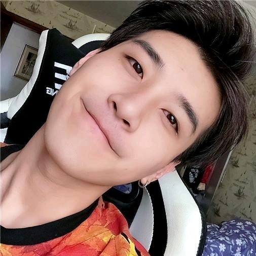 觉得效果还不错,所以这次又打算做隆鼻,毫不犹豫选择了这家医院做鼻子