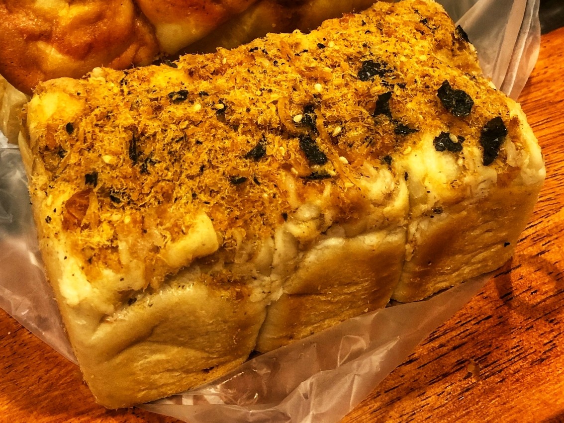 海苔肉松枕头面包