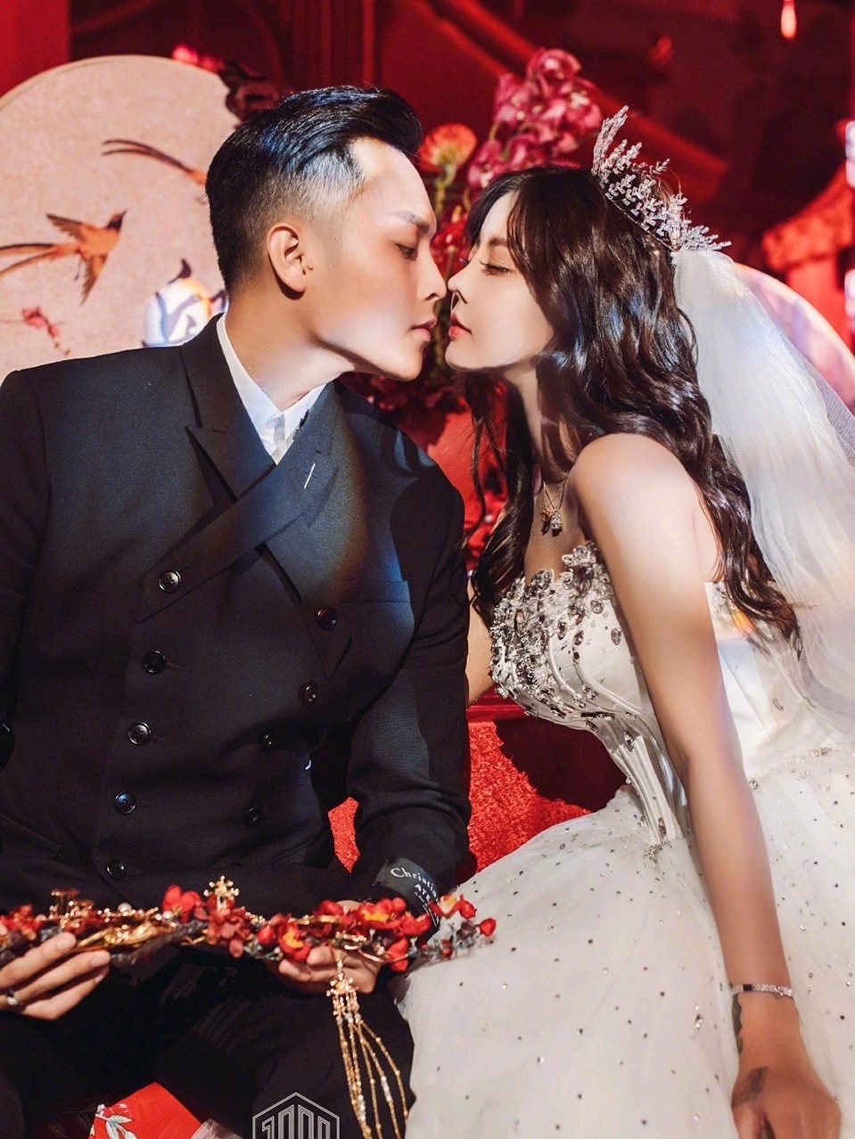 韩安冉曾在节目中放出豪言"活到老整到老",她的确做到了.