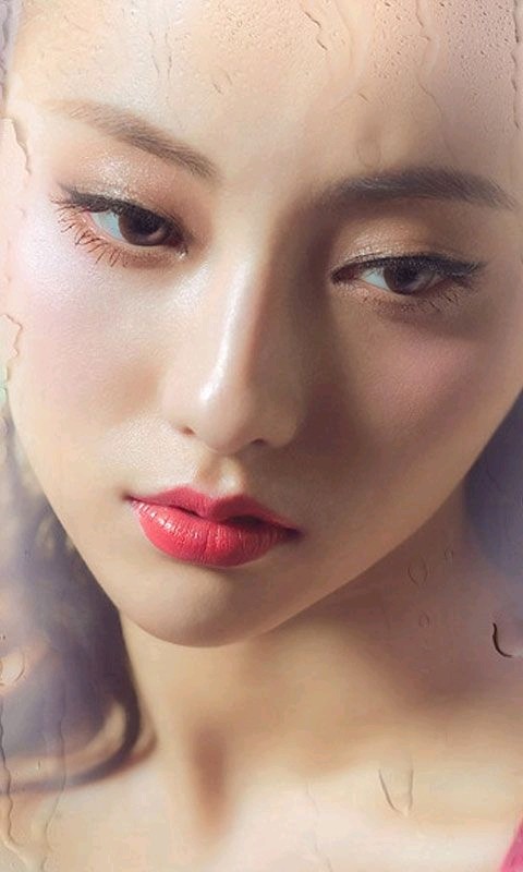 琼瑶女郎张嘉倪也是标准的丹凤眼,再加上卧蚕的衬托,_圈子-新氧美容