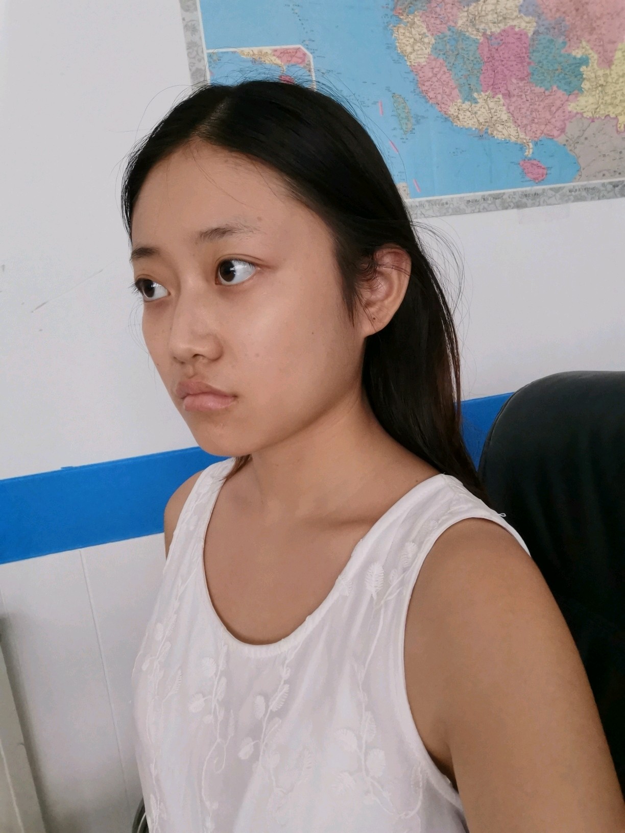 但是一丢到人群就找不到我了,俗称大众脸