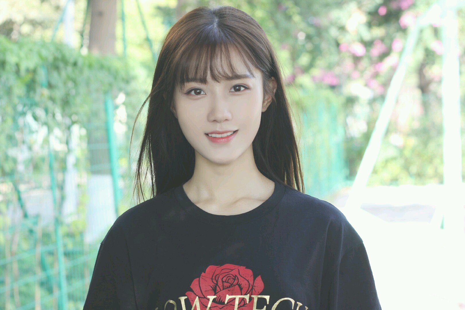 20岁长着一张娃娃脸,27岁就开始见不得人了?