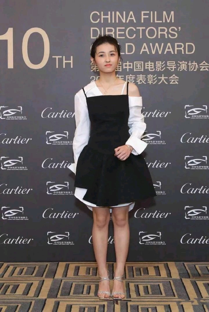 从斜方肌小胖墩到精致少女张子枫的18岁