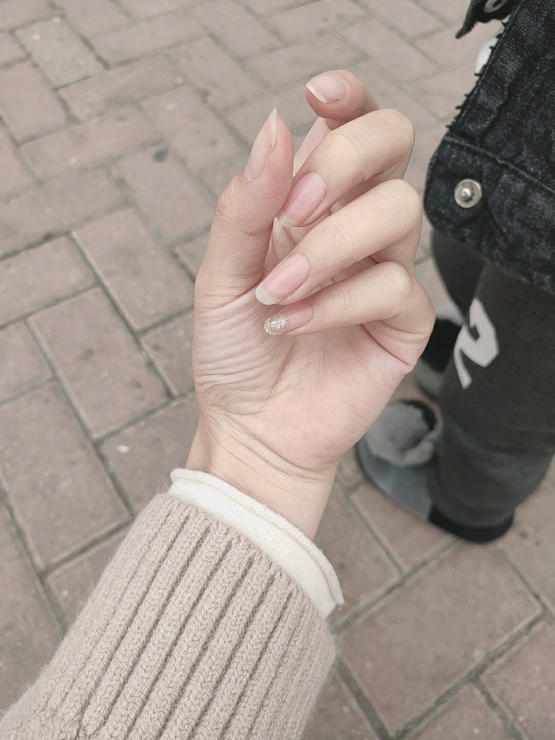 我得指甲细长的那种