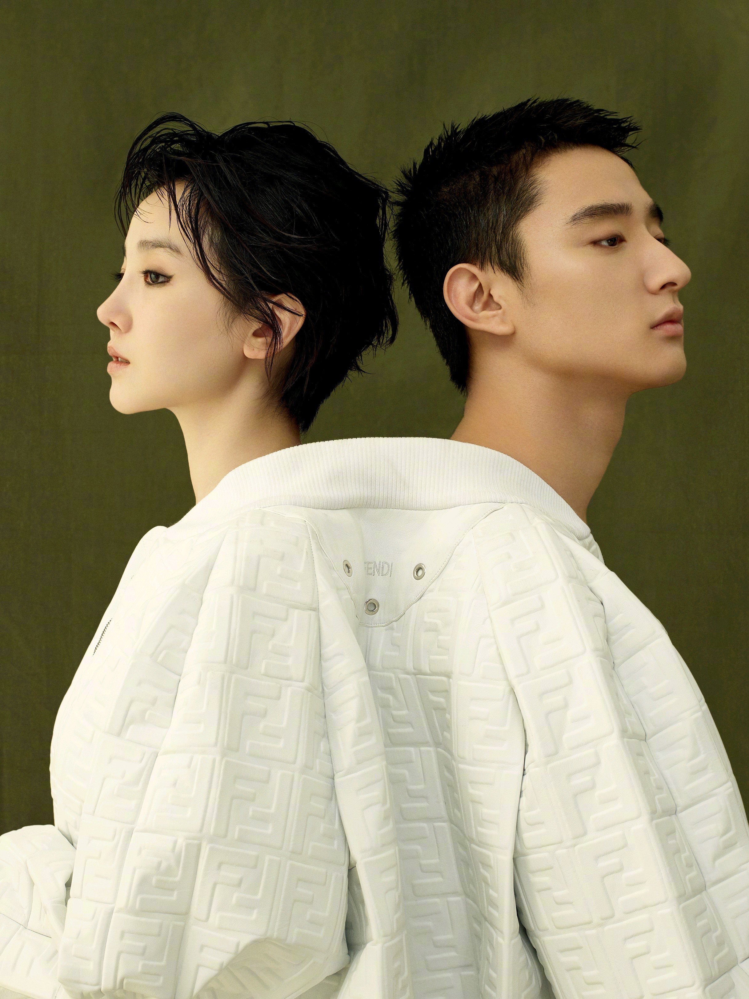 超新星运动会结束,拿了冠军的于小彤第一时间冲出去拥_圈子-新氧美容