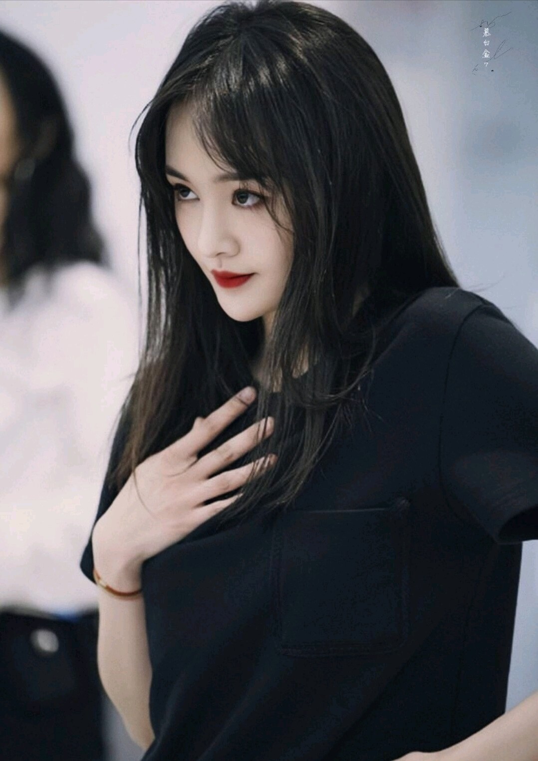 关于甜丧脸,我就字面意思理解的是,具有清新甜美,甜度高,粉系少女,丧