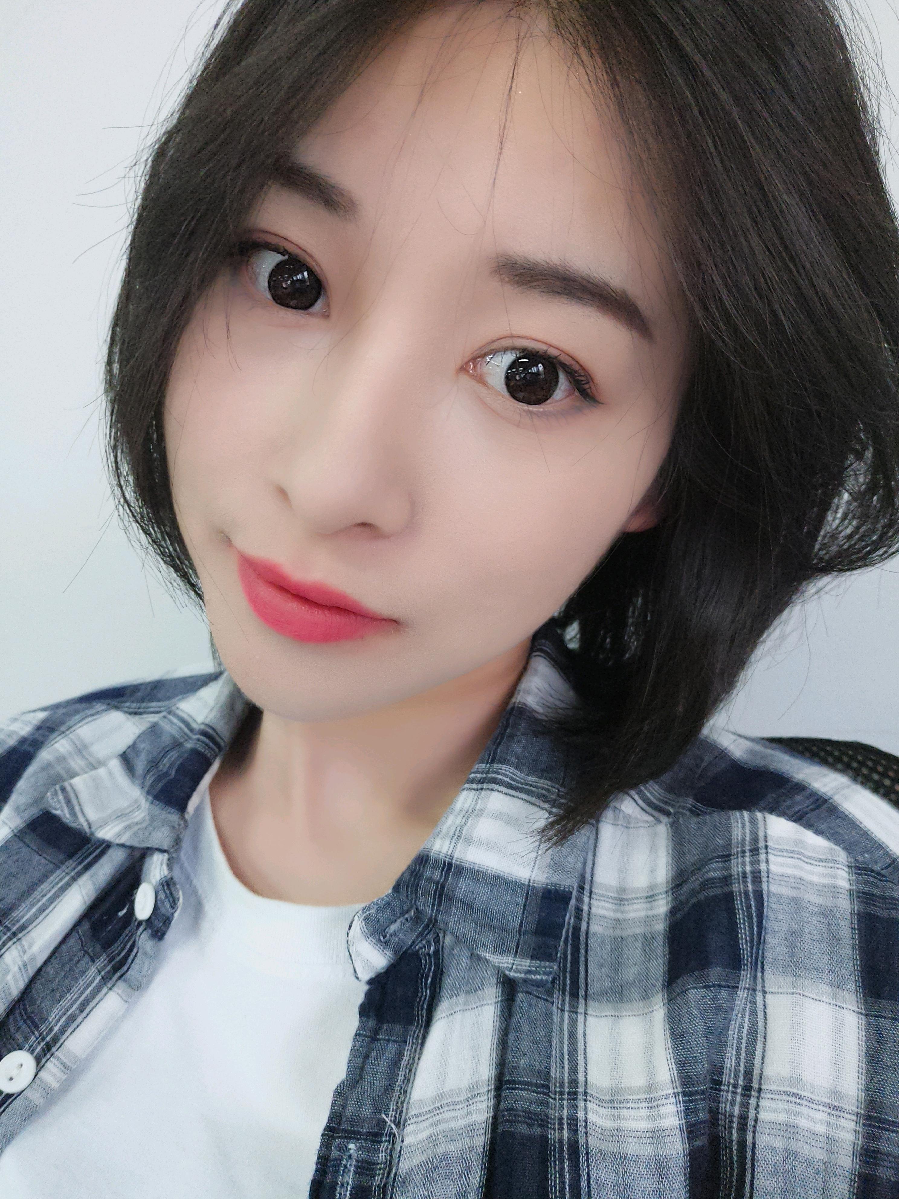 看我的卡姿兰大眼睛,是不是很美呀