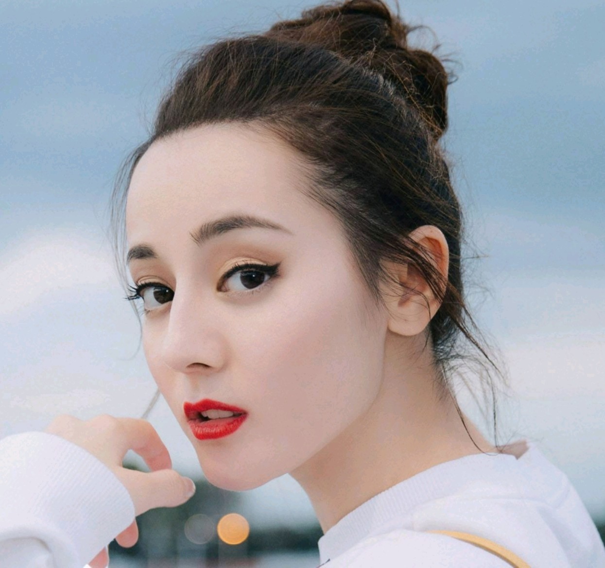 迪丽热巴的"侧颜杀"原来是这样炼成的!