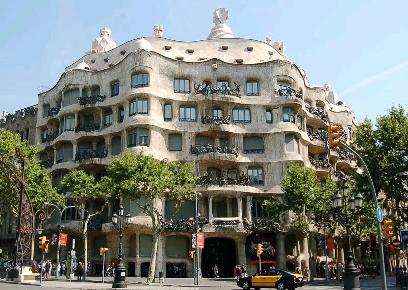 我要去西班牙看高迪大师的建筑作品