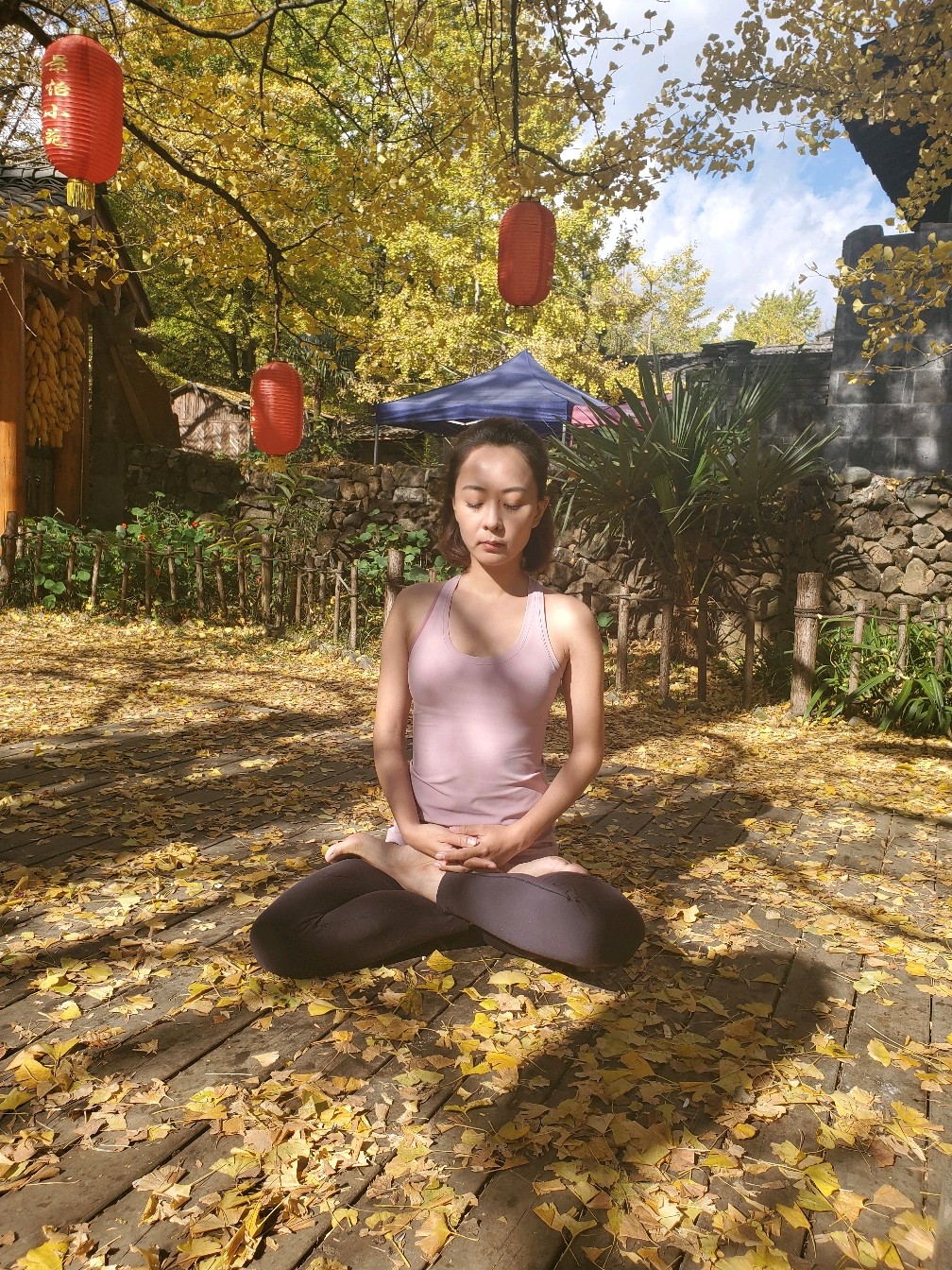 王珞丹姐姐王楚函 瑜伽大师