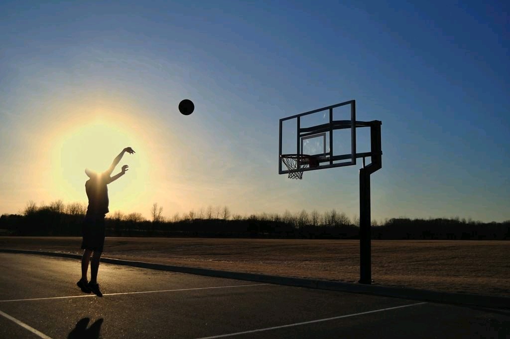 孤独篮球图片唯美图片