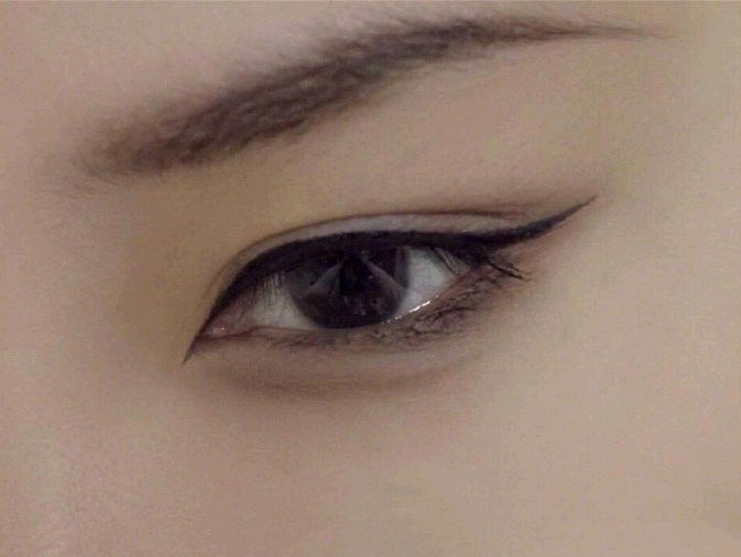 没有泪沟的小姐姐呀