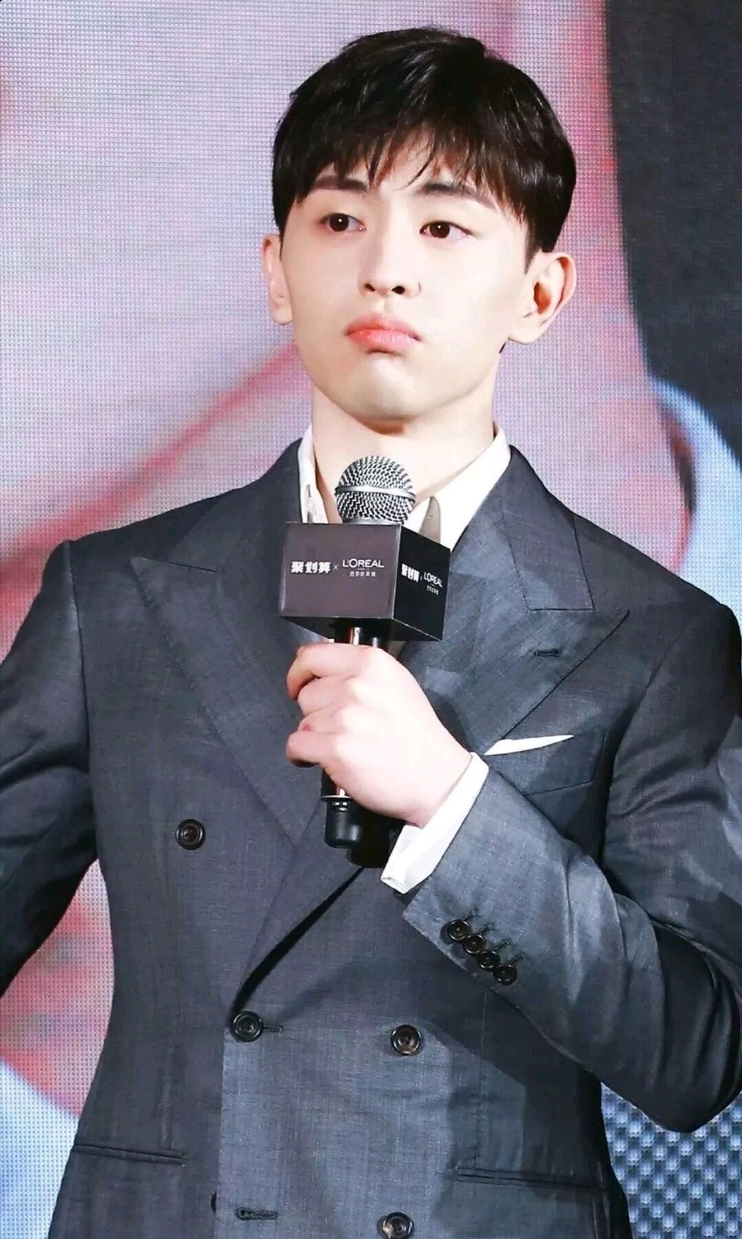 邓三岁邓伦嘟嘴第一小可爱哈哈哈