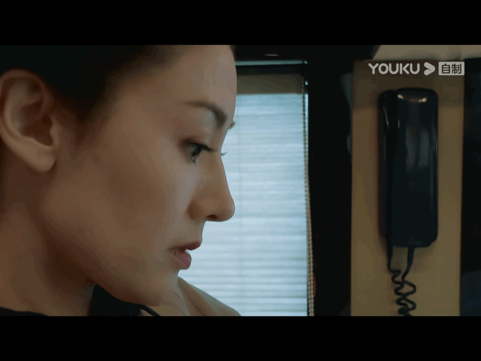 李嘉欣的混血骨骼架构,高眉骨高鼻骨高高苹果肌一样不少太会长了