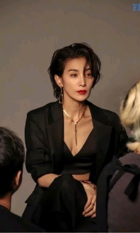 今晚画了金老师这张 嘻嘻 喜欢金老师的气质 如果 圈子 新氧美容整形