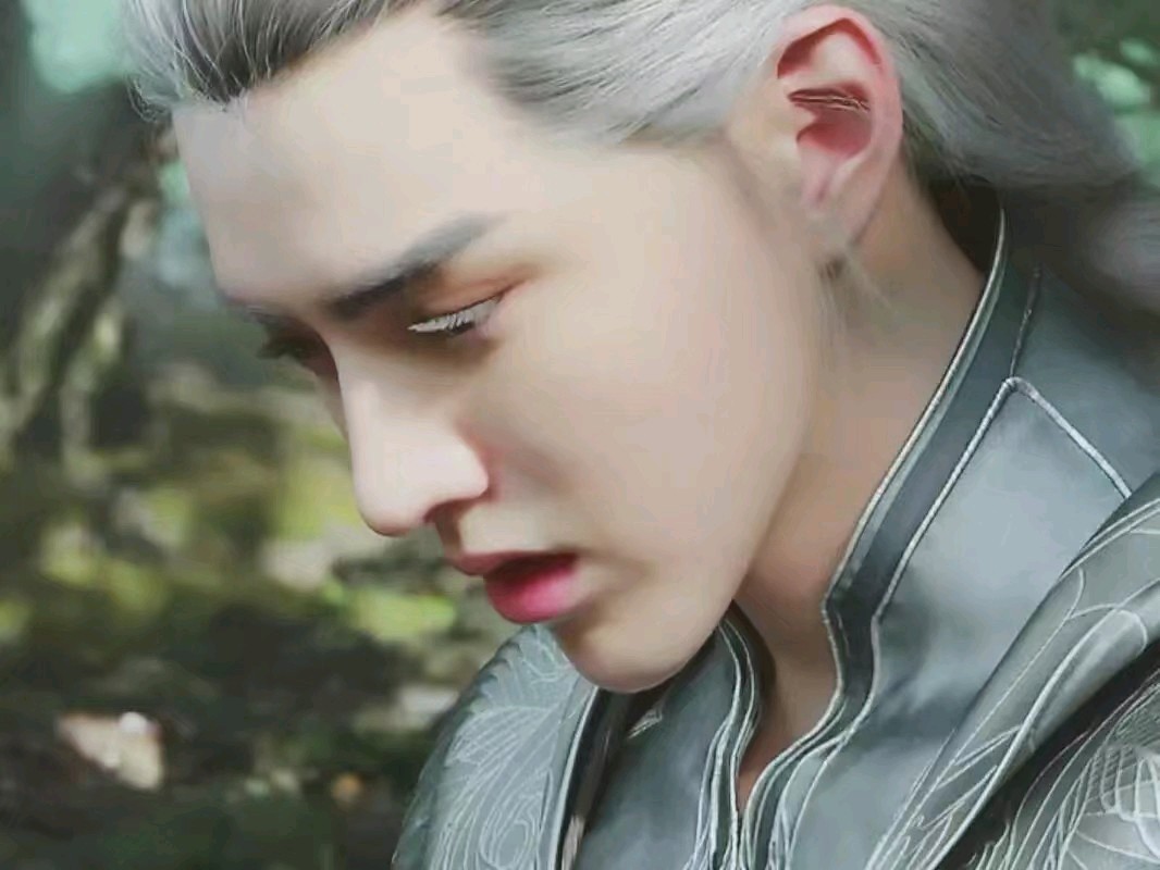 银尘殿下的下颌线简直完美!好整齐的一条!吴亦凡饰演的