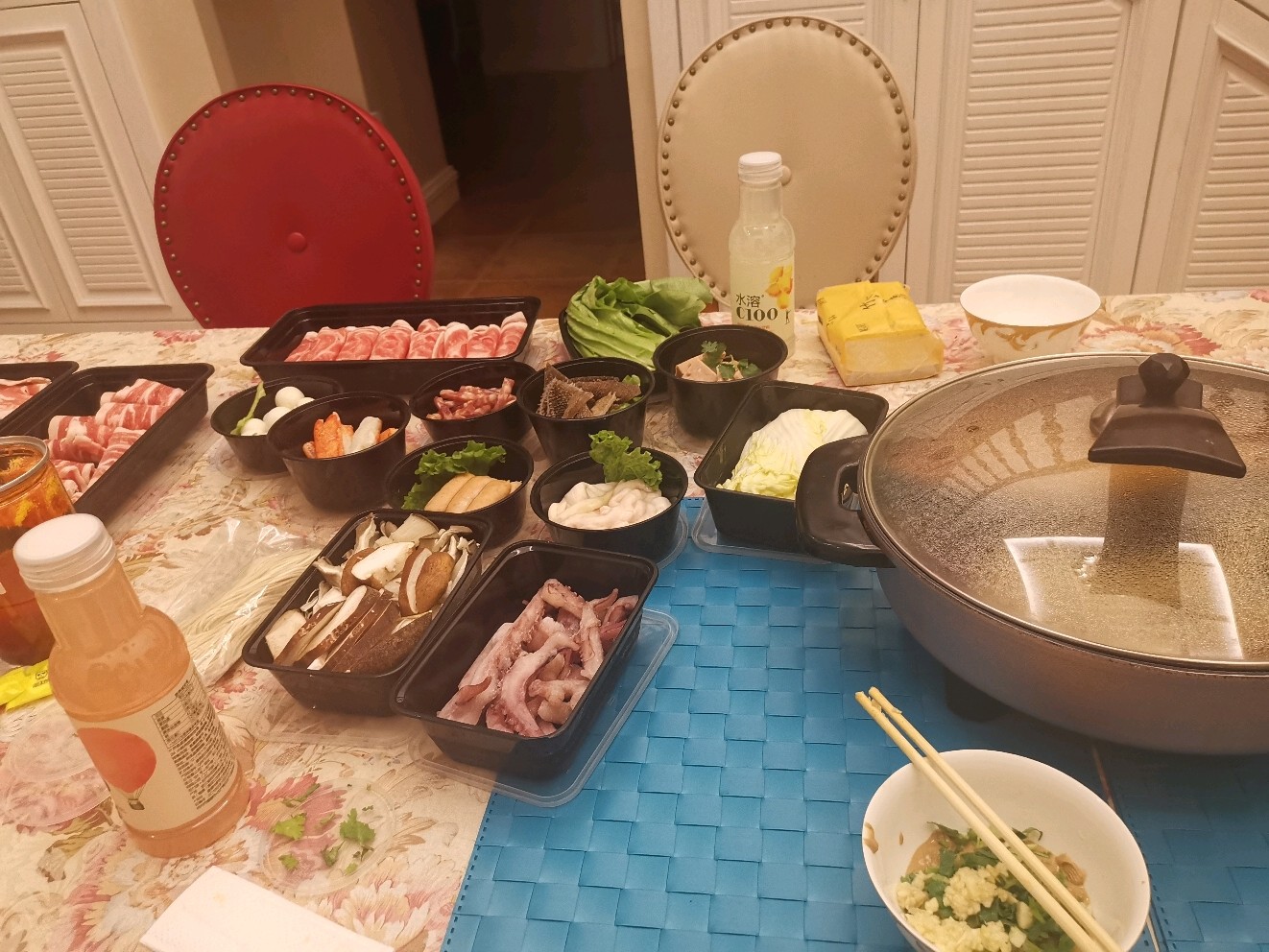 幸福就是宅在家里吃火锅呀!