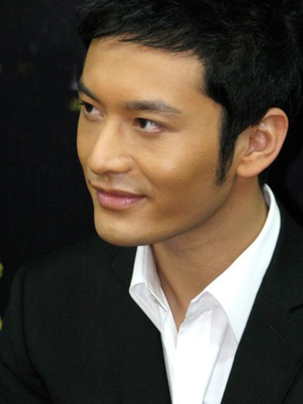 黄晓明 一个帅的不能笑的男人!