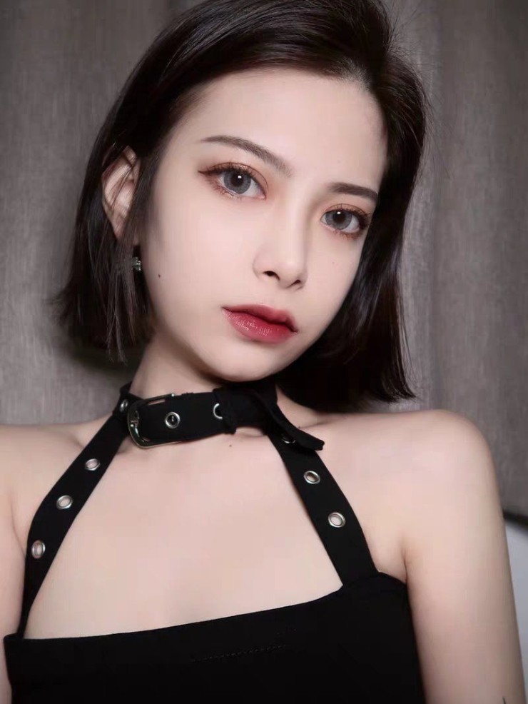 我是做了双眼皮修复内眼角修复手术,距离我上次手术