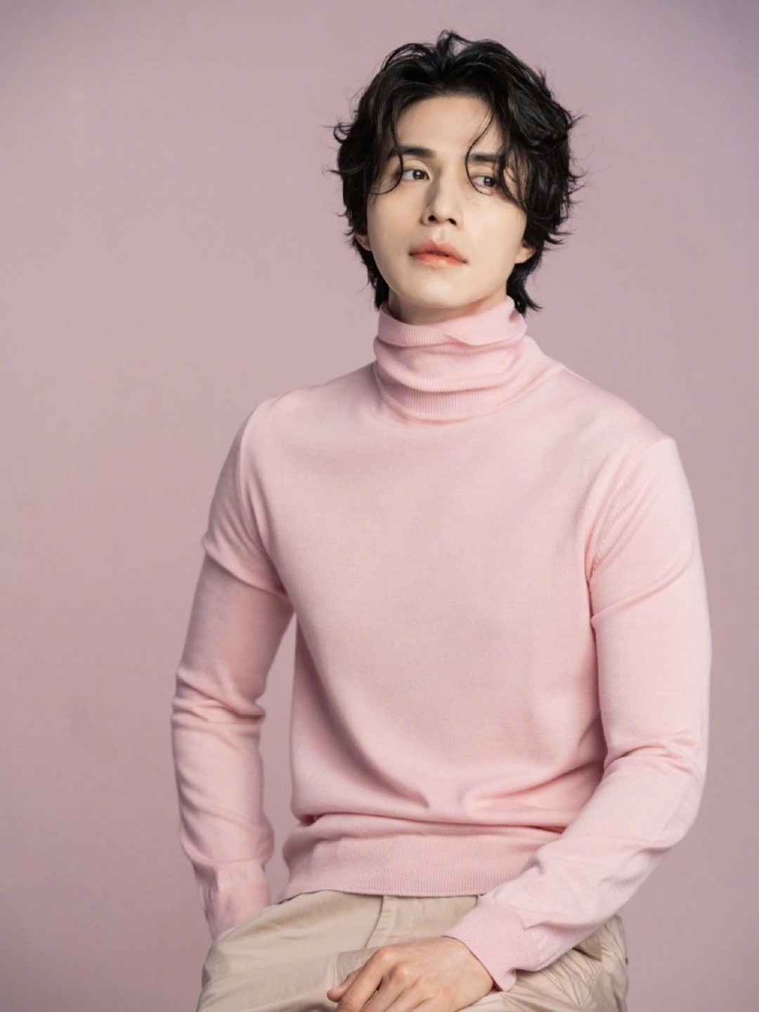 《他人即地狱》里的李栋旭,完美诠释了什么叫反派的五官就是我的三观.