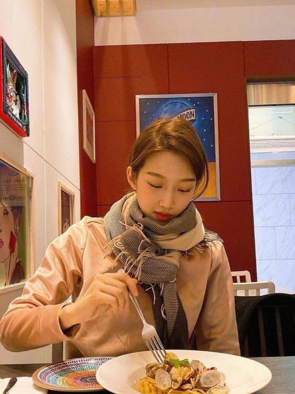 韩国女演员文佳煐最近也是非常活跃的出现在荧幕中,非常可爱的一个