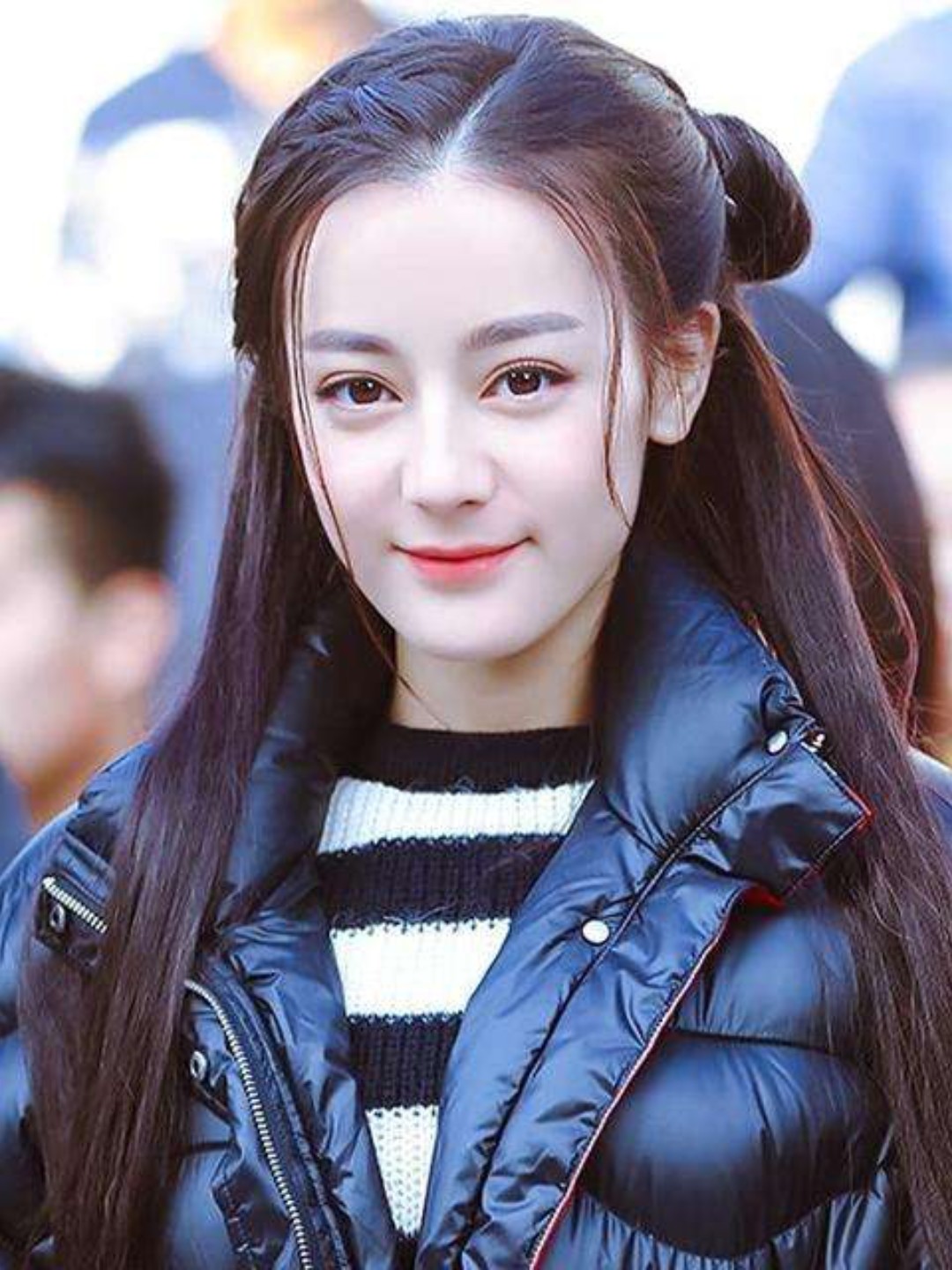 单眼皮的女明星有,但是塌鼻梁的女明星很少见.