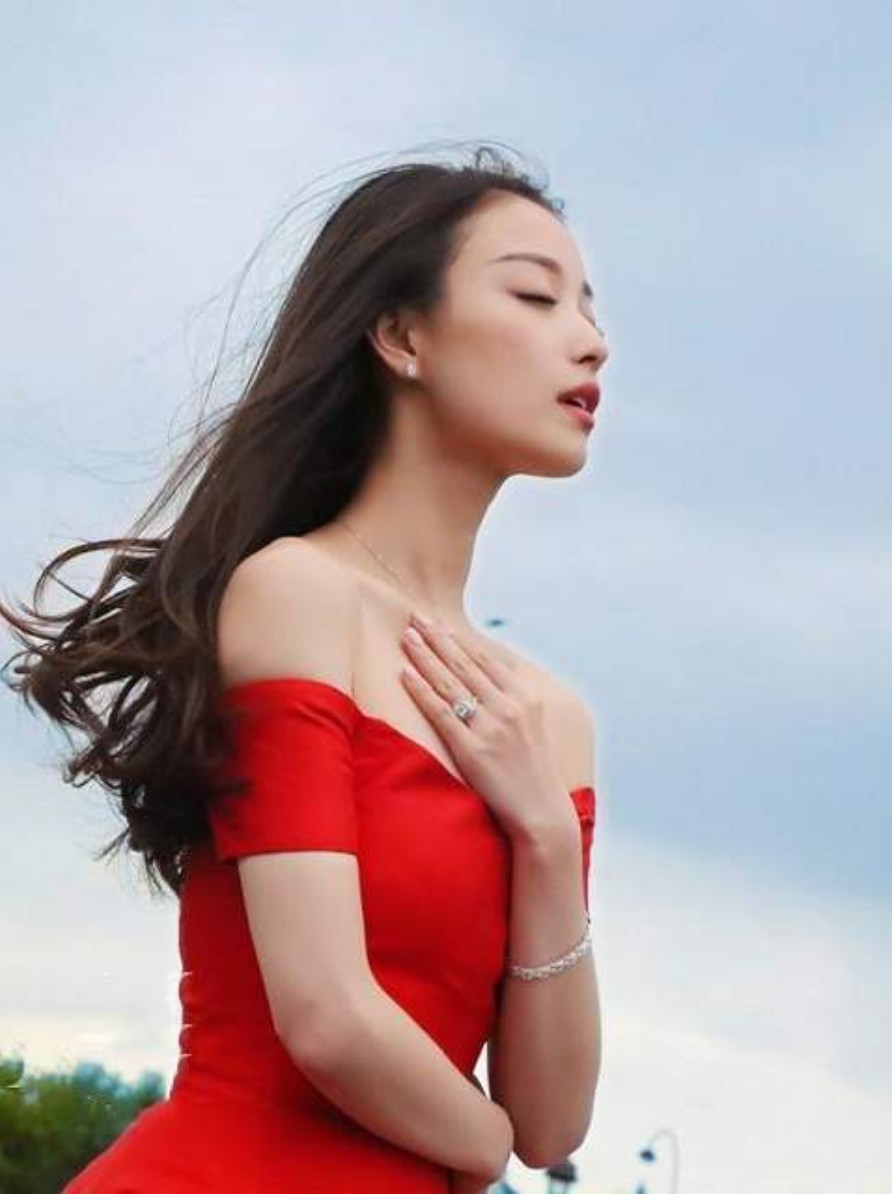 想知道如何修炼天鹅颈吗?