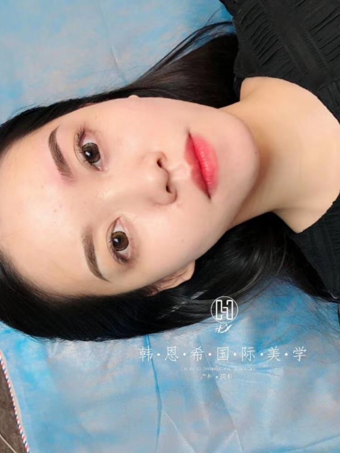 做的是千丝粉黛眉,做完颜值提升不少,就是刚做完颜色比较深,有点看不