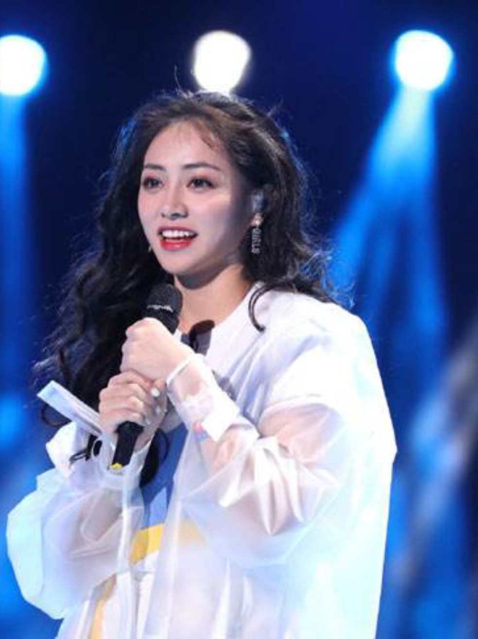 《青春有你2》谢可寅,外貌与性格的反差