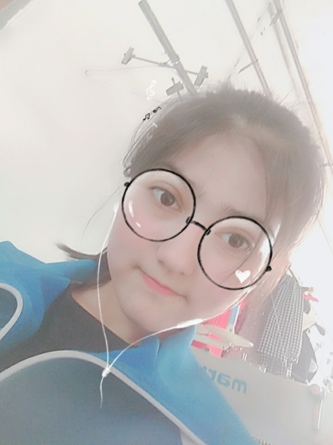 我是一个14岁的孩子我年龄较小,但我较喜欢化妆