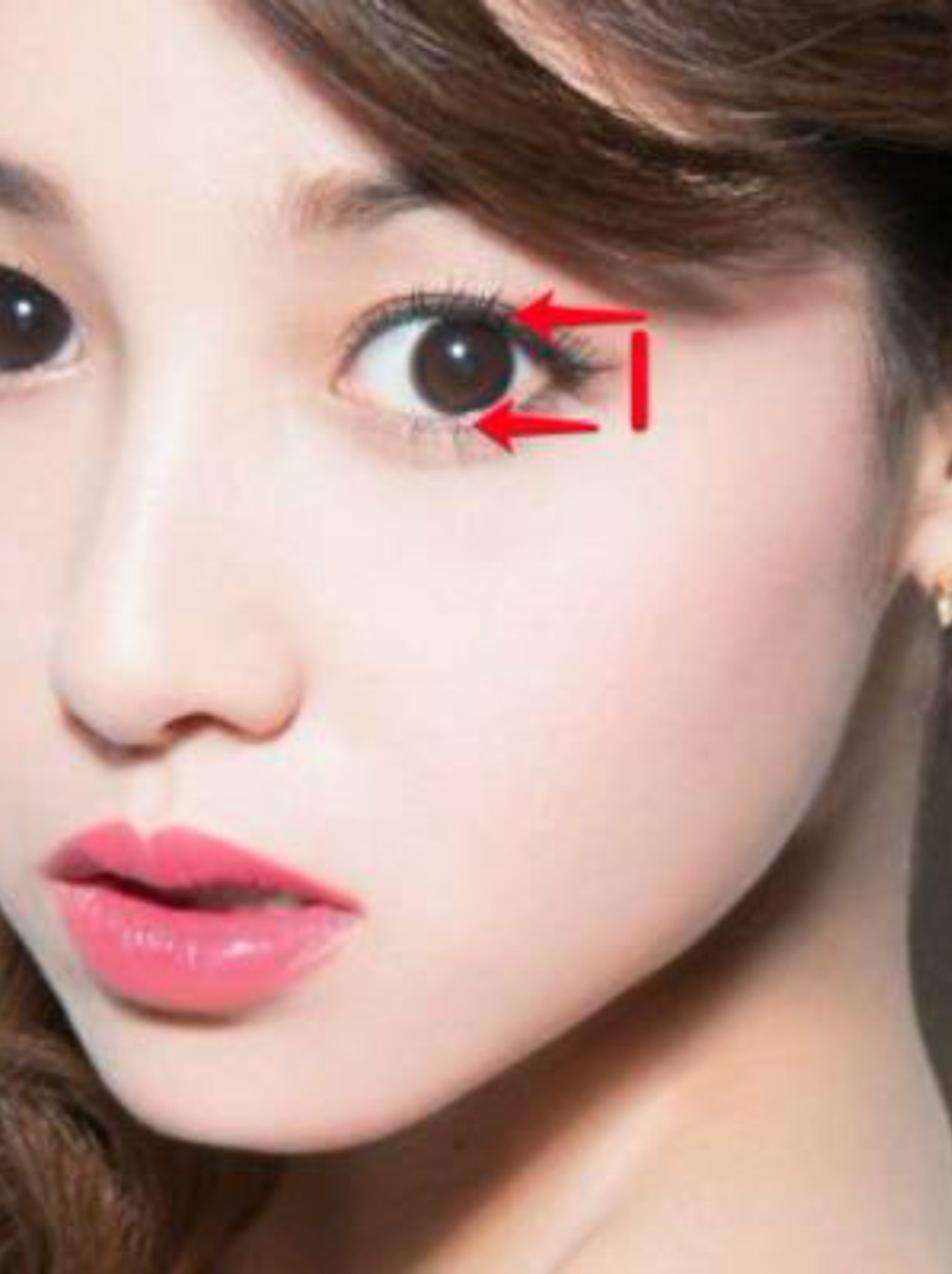 韩整常见的平行,扇形,新月形双眼皮,日本也有.